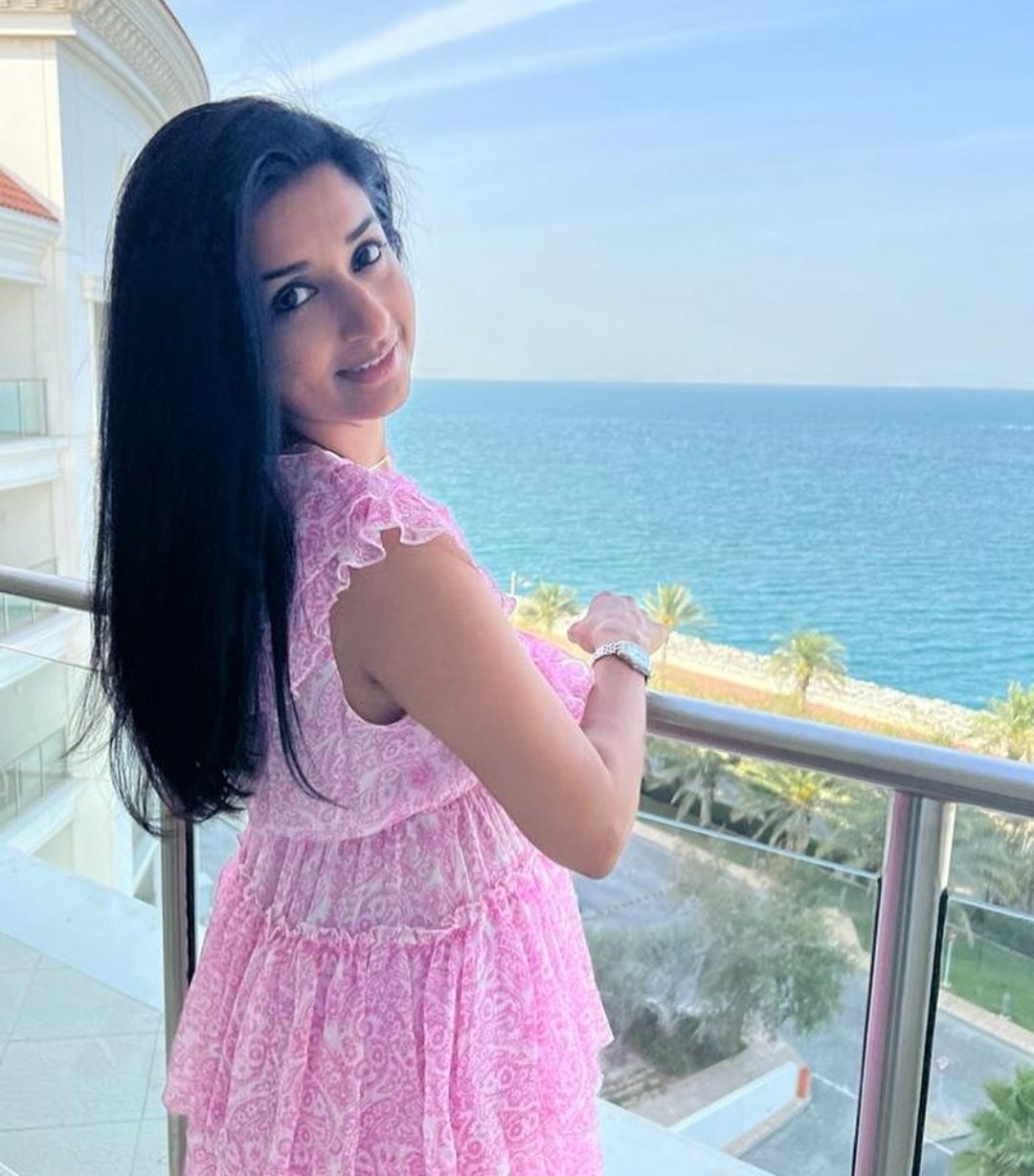 ஏற இறங்க பார்க்கும் மீரா ஜாஸ்மின்...லைக்ஸை அள்ளும் புகைப்படம்!