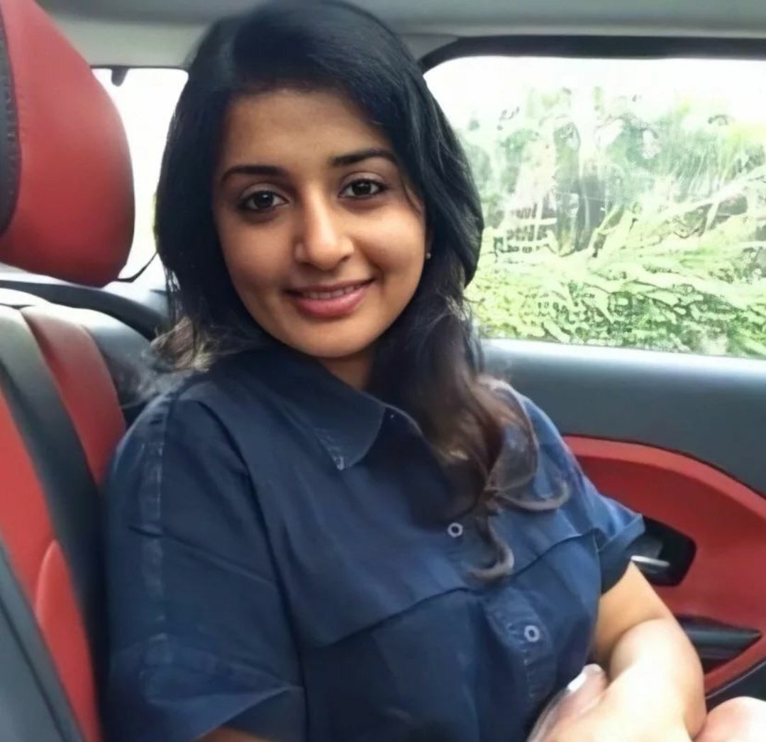 ஏற இறங்க பார்க்கும் மீரா ஜாஸ்மின்...லைக்ஸை அள்ளும் புகைப்படம்!