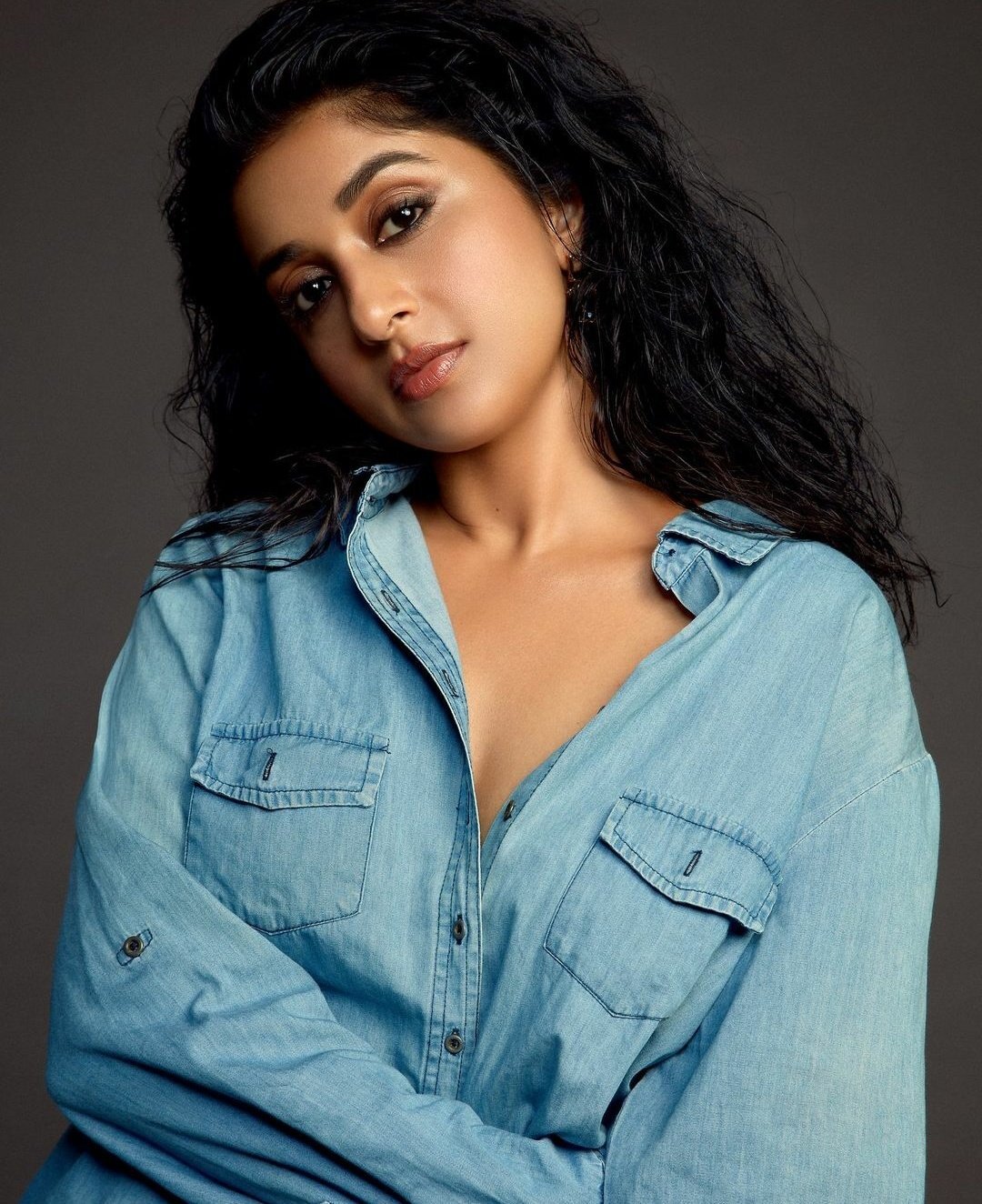 ஏற இறங்க பார்க்கும் மீரா ஜாஸ்மின்...லைக்ஸை அள்ளும் புகைப்படம்!