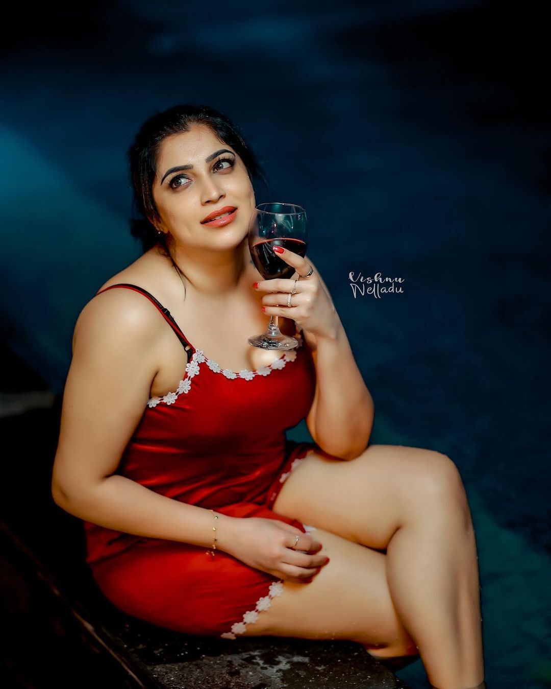 അതീവ ഗ്ലാമറസ് ആയി വൈഗ, സിംപിൾ സ്റ്റൈലിൽ ഉള്ളു ലേറ്റസ്റ്റ് ചിത്രങ്ങൾ