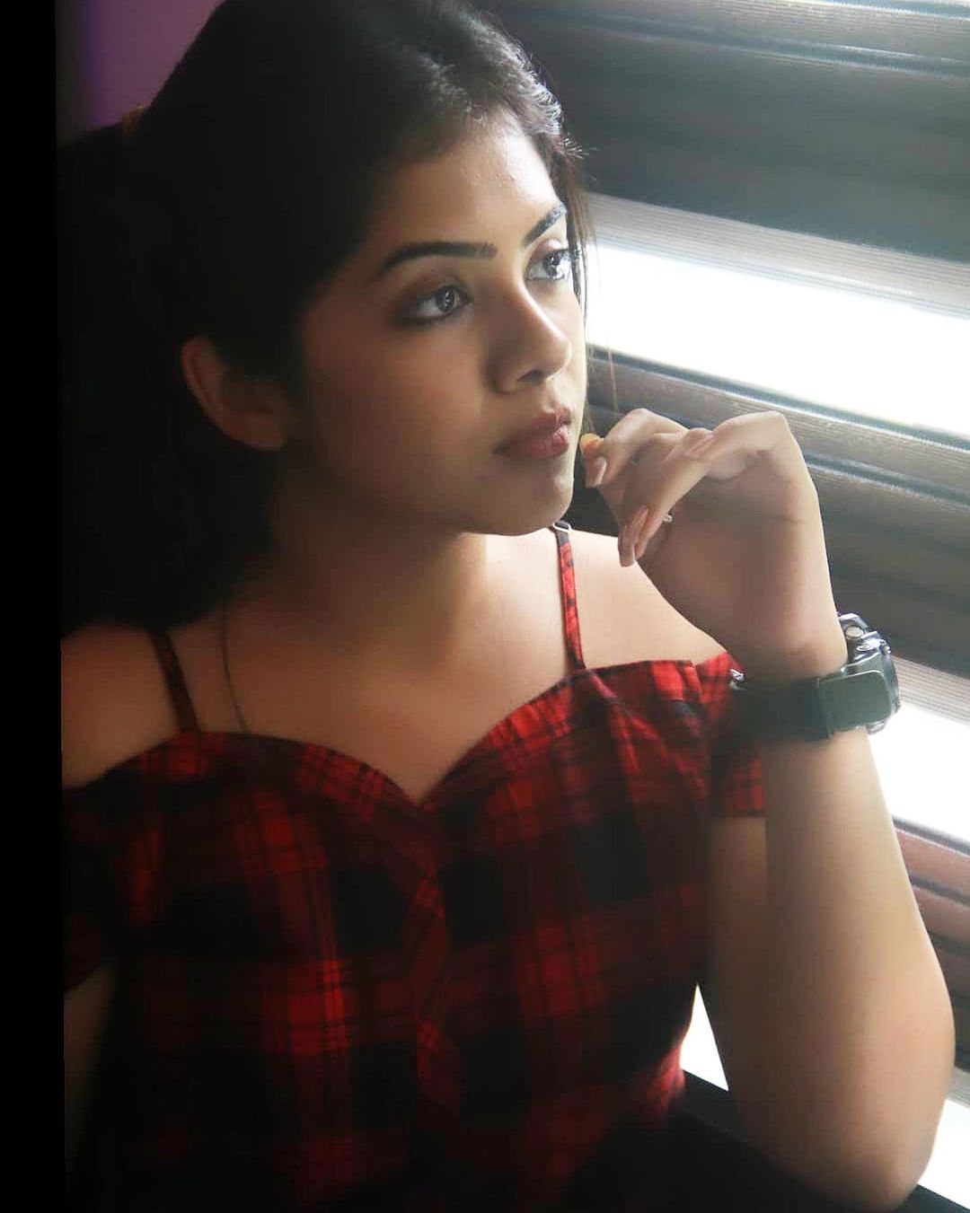 സ്റ്റൈലിഷായി വിദ്യ വിജയകുമാർ, ജീൻസും ടോപിലുമുള്ള ഫോട്ടോസ്