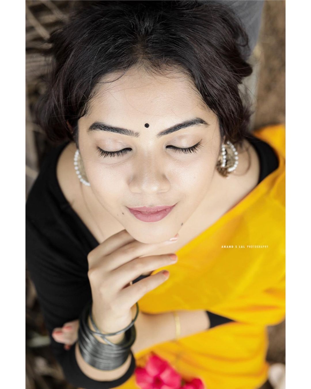 സ്റ്റൈലിഷായി വിദ്യ വിജയകുമാർ, ജീൻസും ടോപിലുമുള്ള ഫോട്ടോസ്