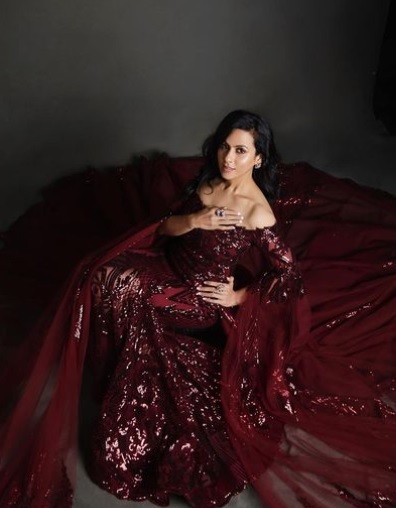 Bachchhan Paandey's 'Bewafa' Girl Aroosa Khan Looks Smouldering Hot In These Photos