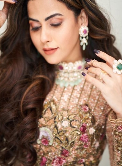 Bachchhan Paandey's 'Bewafa' Girl Aroosa Khan Looks Smouldering Hot In These Photos