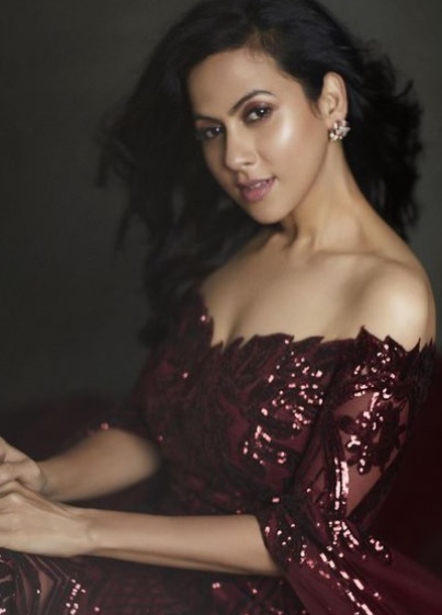 Bachchhan Paandey's 'Bewafa' Girl Aroosa Khan Looks Smouldering Hot In These Photos