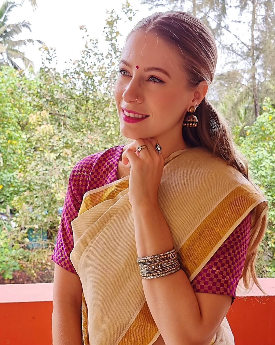 ബിഗ് ബോസിലേക്ക് അപർണ മൾബറിയും, ചിത്രങ്ങൾ കാണാം