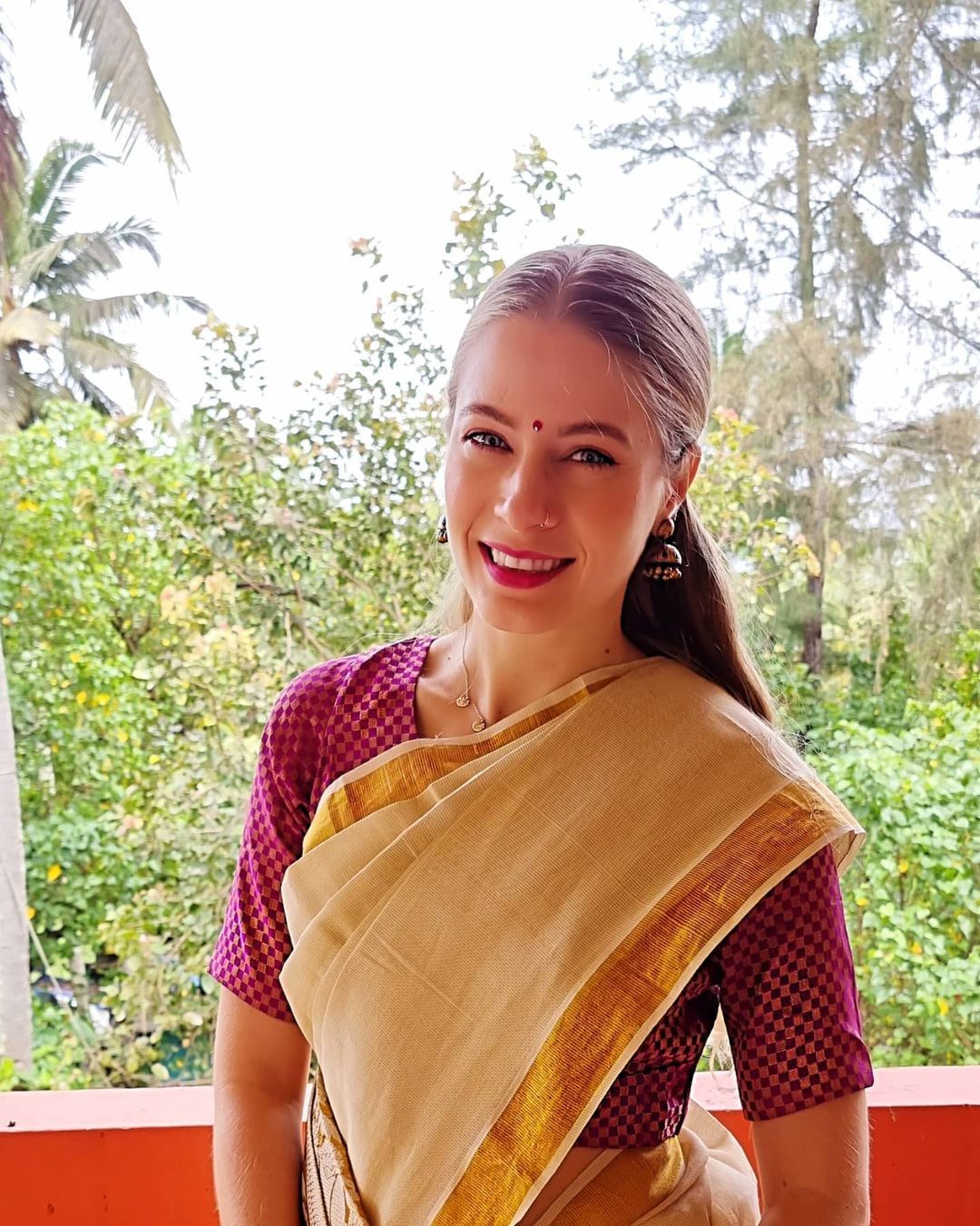 ബിഗ് ബോസിലേക്ക് അപർണ മൾബറിയും, ചിത്രങ്ങൾ കാണാം