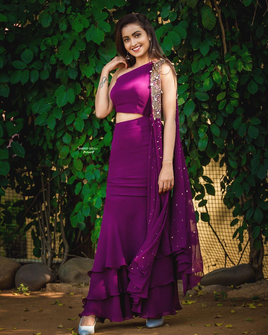 Deepika Pilli : అటు మోడ్రన్, ఇటు సంప్రదాయం.. ఎక్కడా తగ్గకుండా దీపికా పిల్లి రచ్చ 