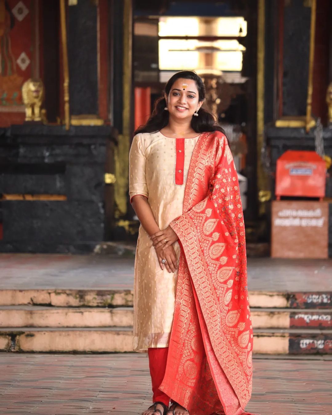 കളഭകുറിയണിഞ്ഞ് നാടൻ പെണ്ണായി  ഗൗരി കൃഷ്ണ, നടിയുടെ പുത്തൻ ചിത്രങ്ങൾ കാണാം