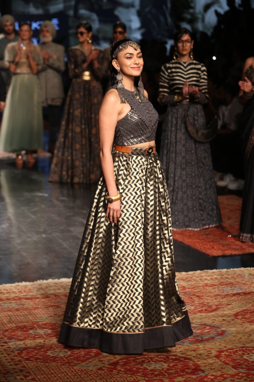 Mrunal Thakur Walk The Ramp At Lakme Fashion Week 2022