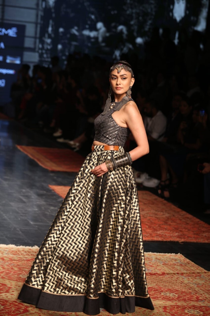 Mrunal Thakur Walk The Ramp At Lakme Fashion Week 2022