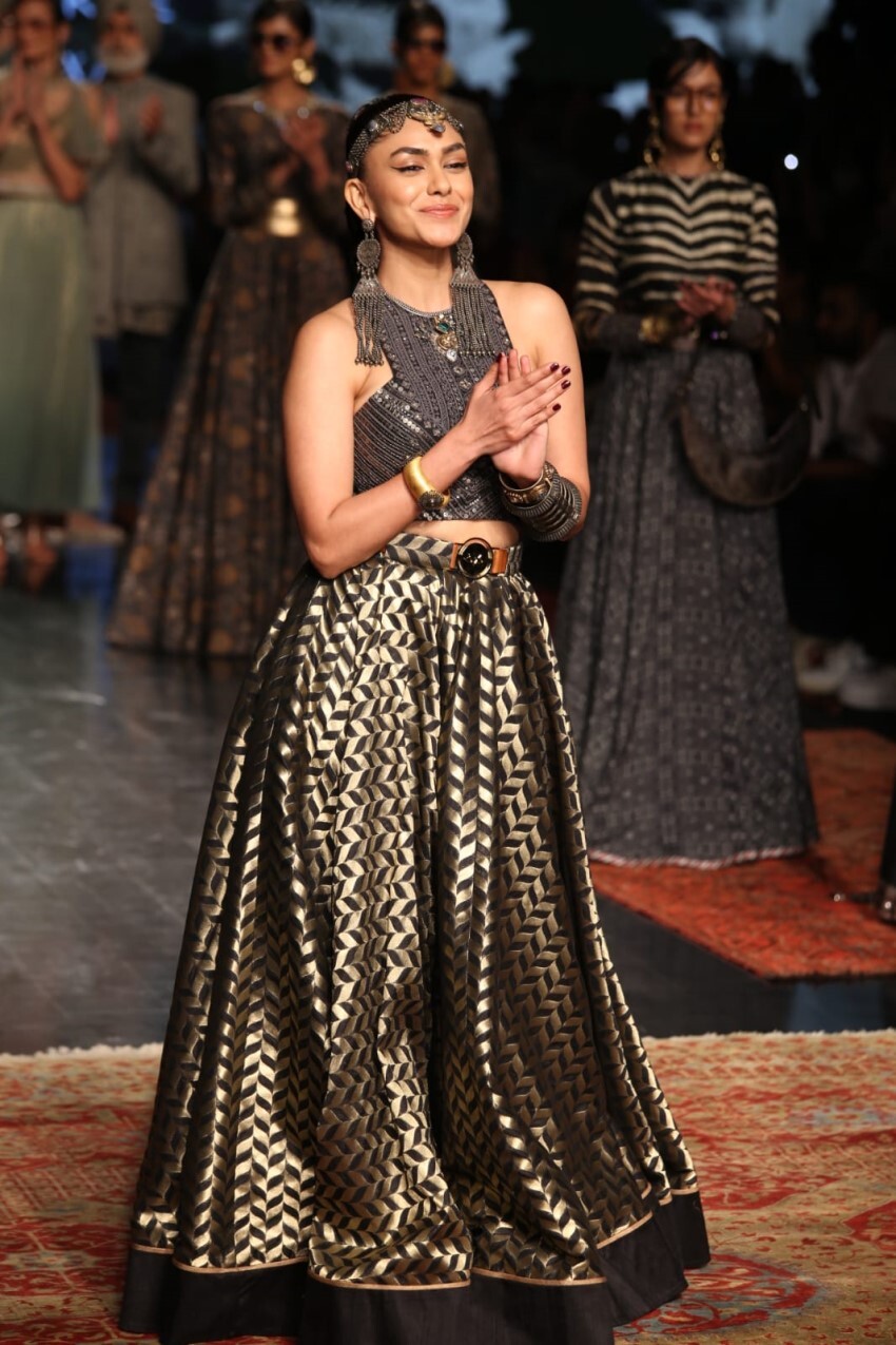 Mrunal Thakur Walk The Ramp At Lakme Fashion Week 2022