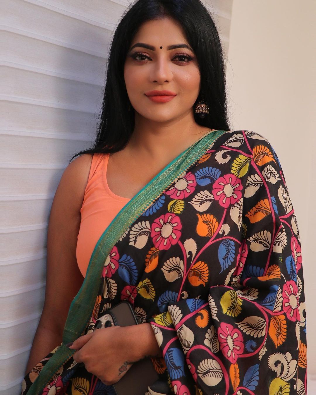 சேலையில் இவ்வளவு ஹாட் சான்ஸே இல்லை.. கிறங்கடிக்கும் ரேஷ்மா பசுபுலேட்டி புகைப்படங்கள்!