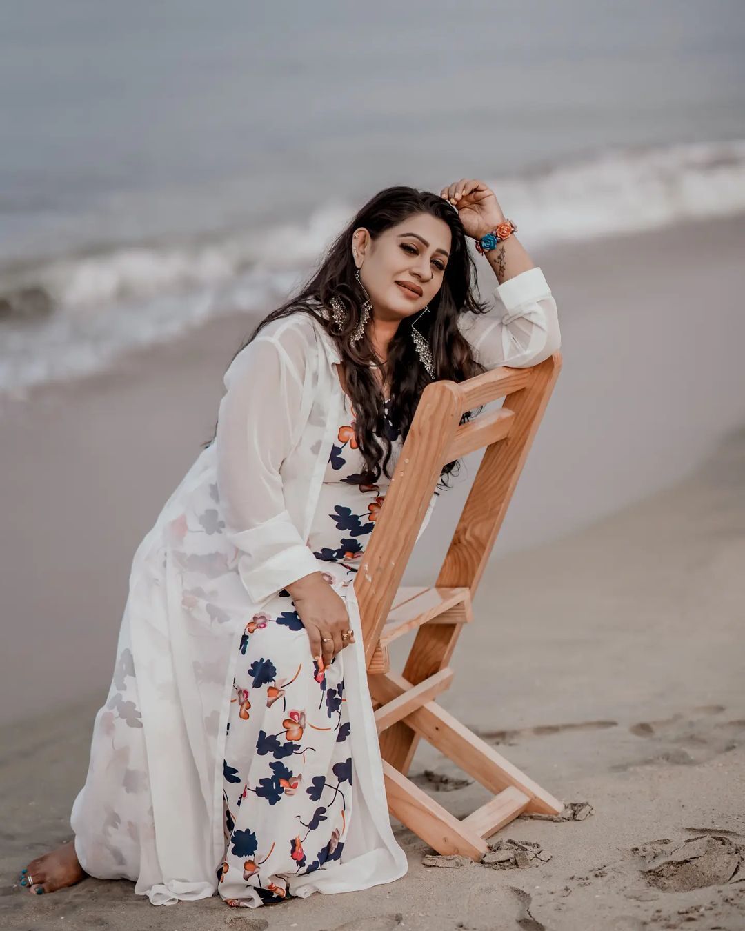 സ്റ്റൈലിഷ് ലുക്കിൽ ബീന ആന്റണി, മിനിസ്ക്രീൻ താരത്തിൻ്റെ പുത്തൻ ഫോട്ടോസ്