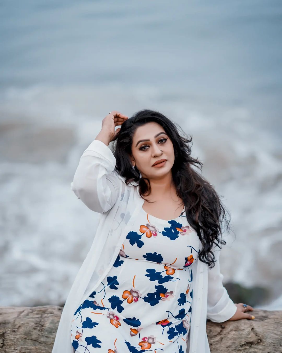 സ്റ്റൈലിഷ് ലുക്കിൽ ബീന ആന്റണി, മിനിസ്ക്രീൻ താരത്തിൻ്റെ പുത്തൻ ഫോട്ടോസ്