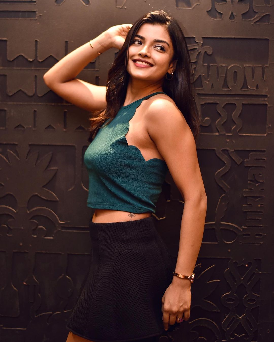 സൂപ്പര്‍ ഗ്ലാമറസായി ആഷ്‌ന സവേരി; ഹോട്ട് ചിത്രങ്ങളിതാ