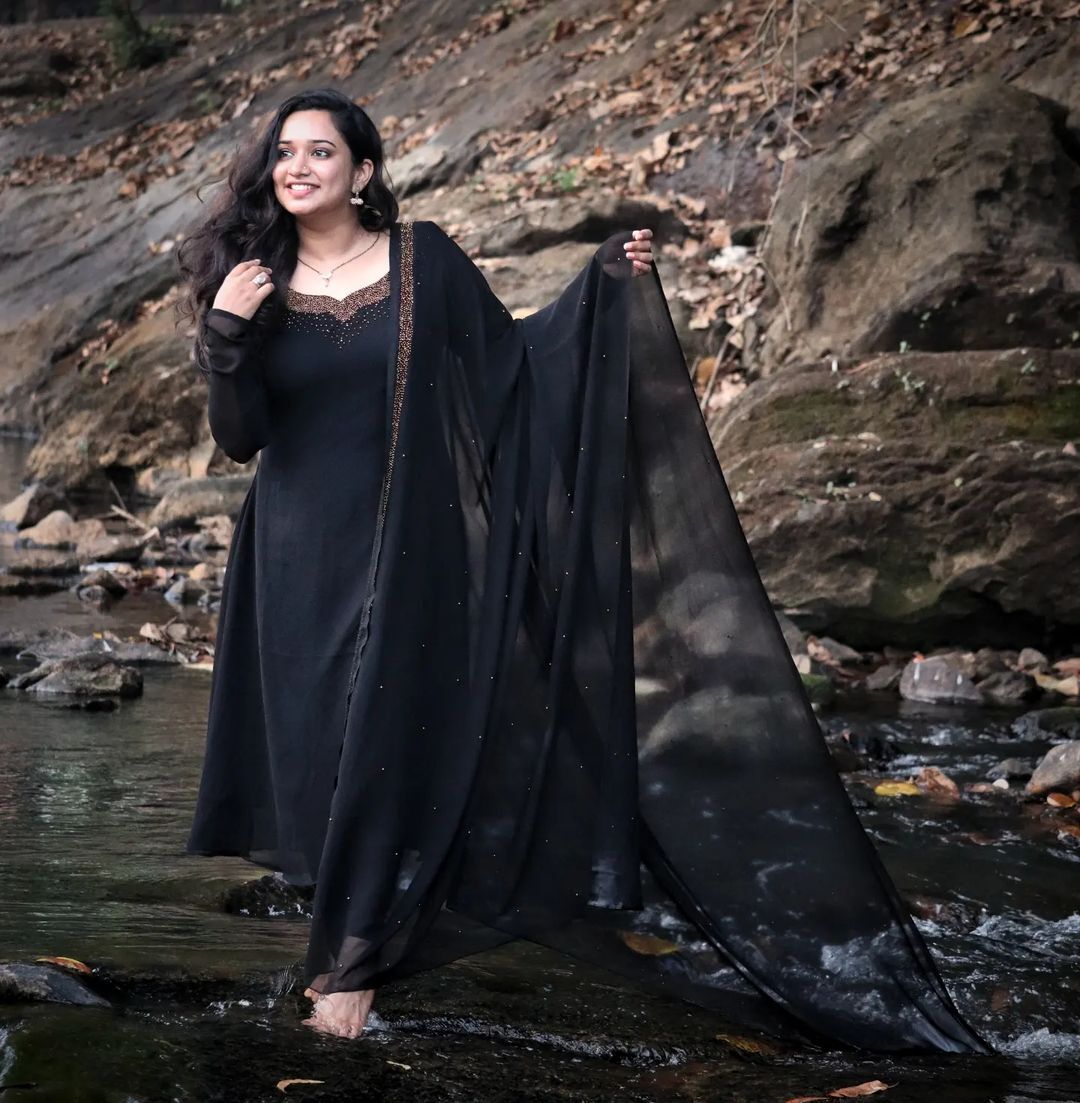 നോക്കണ്ടെടാ ഉണ്ണീ ഇത് ഞാന്‍ തന്നെ! കിടിലന്‍ മേക്കോവറുമായി ഗൗരി കൃഷ്ണന്‍