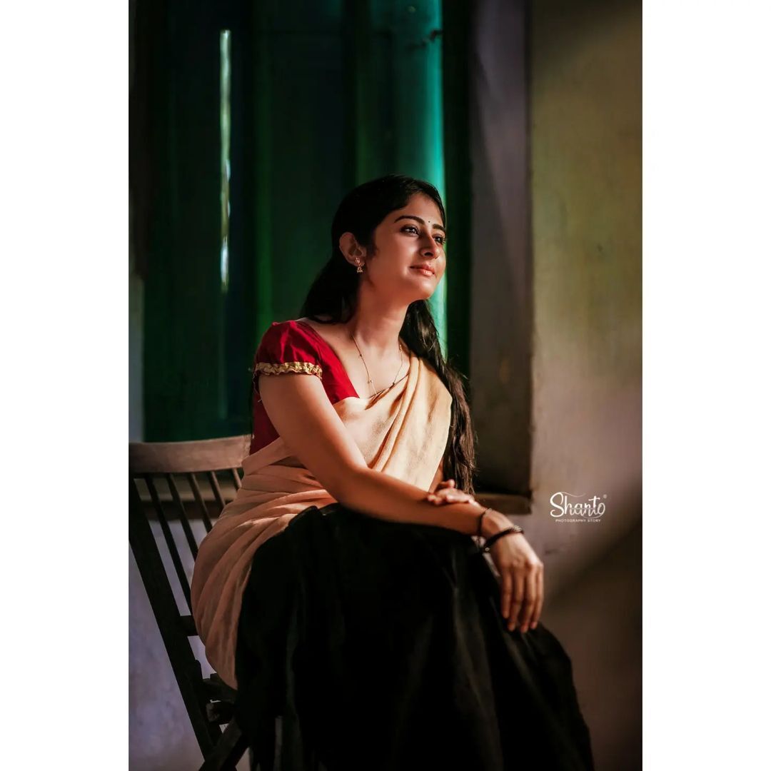 സ്റ്റൈലന്‍ ലുക്കില്‍  മിനിസ്‌ക്രീന്‍ പ്രേക്ഷകരുടെ പ്രിയപ്പെട്ട താരം കൃഷ്ണപ്രിയ, ചിത്രങ്ങള്‍ കാണൂ