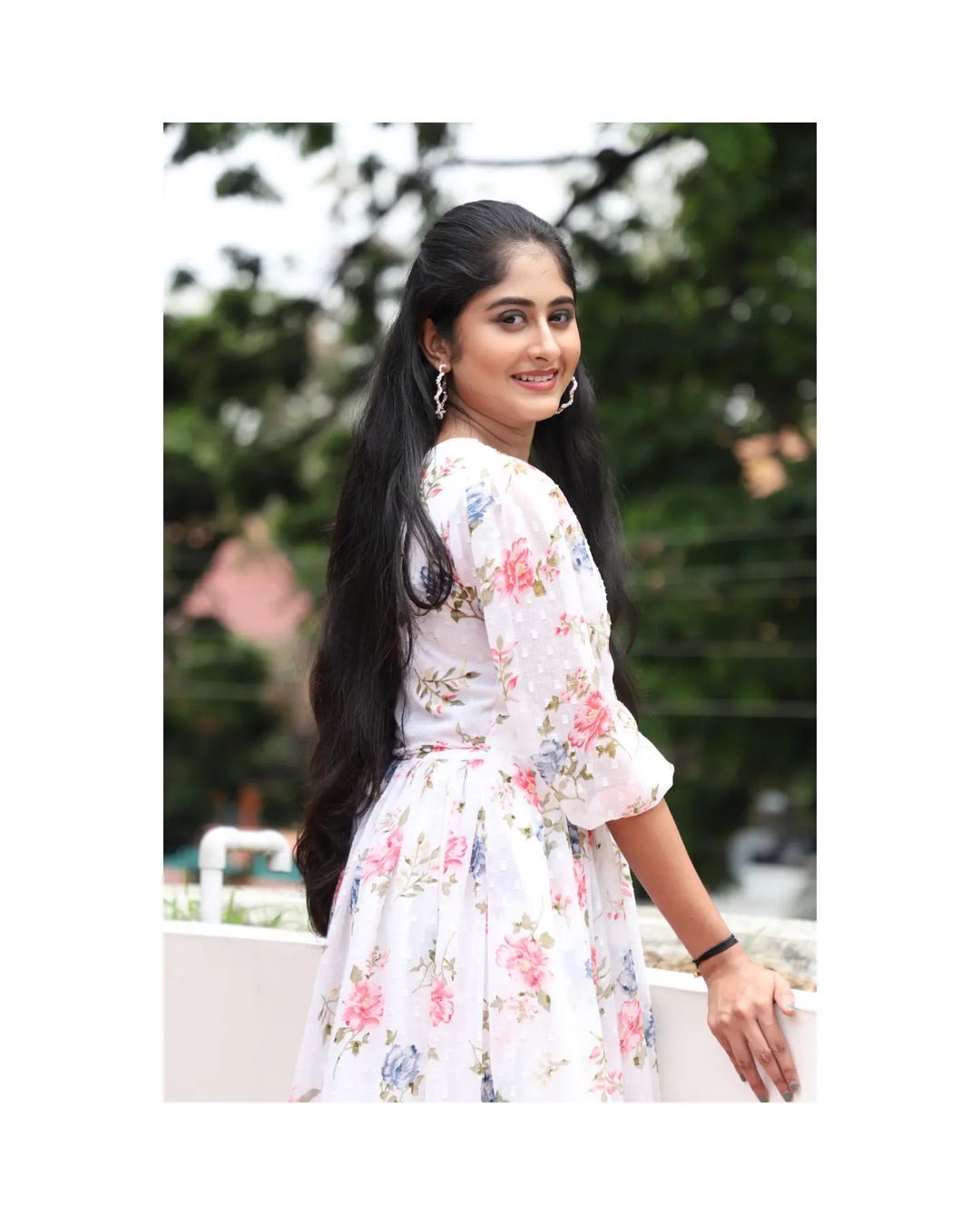 സ്റ്റൈലന്‍ ലുക്കില്‍  മിനിസ്‌ക്രീന്‍ പ്രേക്ഷകരുടെ പ്രിയപ്പെട്ട താരം കൃഷ്ണപ്രിയ, ചിത്രങ്ങള്‍ കാണൂ