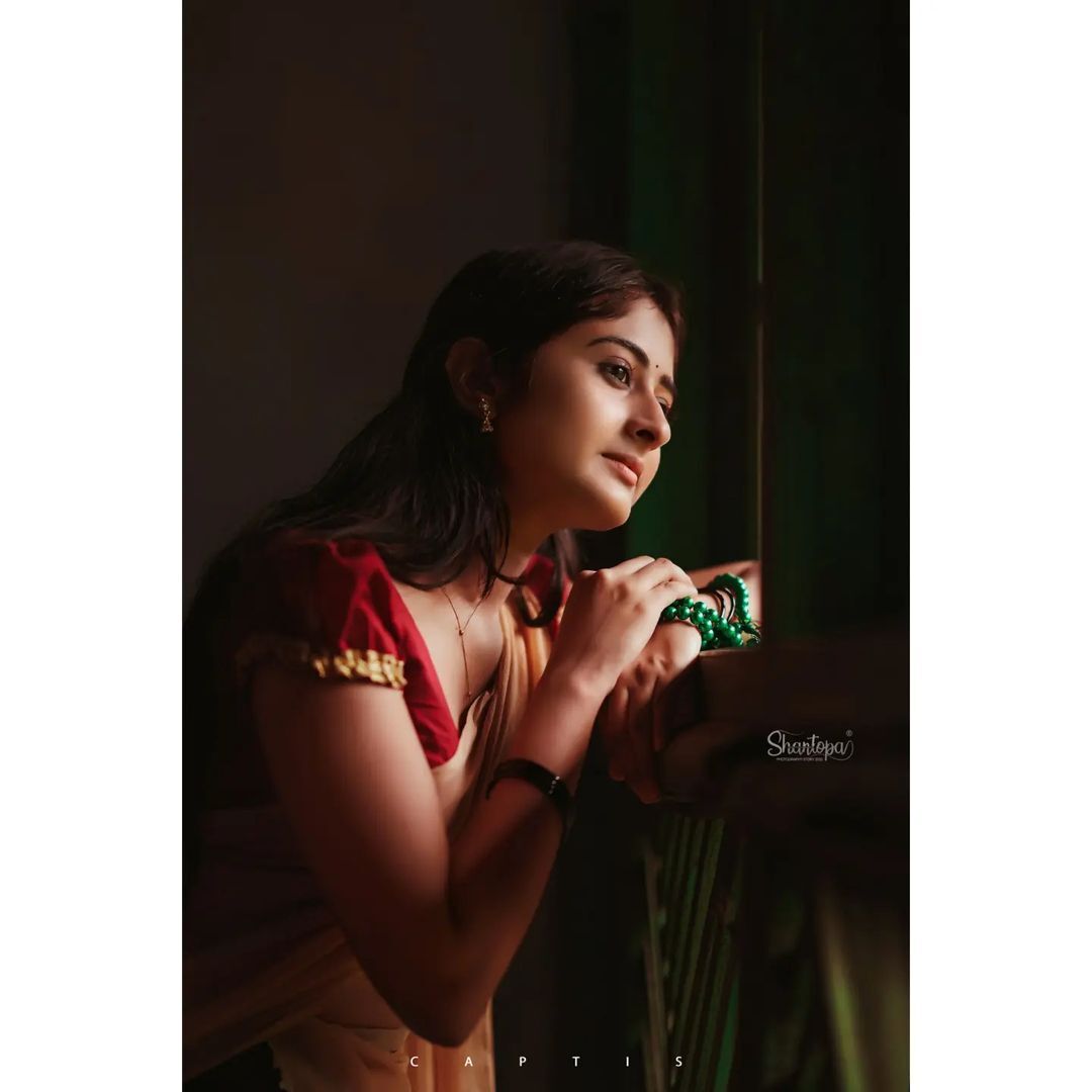 സ്റ്റൈലന്‍ ലുക്കില്‍  മിനിസ്‌ക്രീന്‍ പ്രേക്ഷകരുടെ പ്രിയപ്പെട്ട താരം കൃഷ്ണപ്രിയ, ചിത്രങ്ങള്‍ കാണൂ