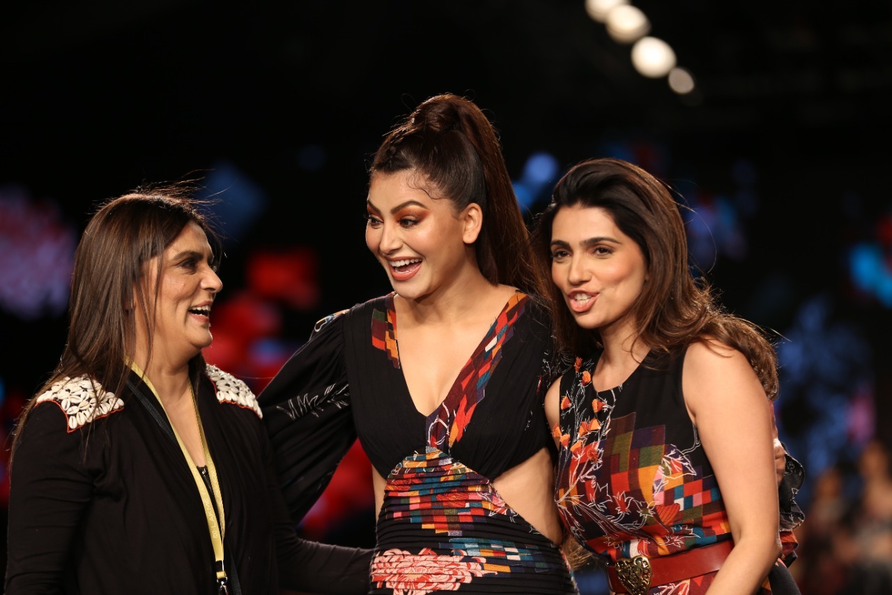 Urvashi Rautela Show Stopper at Lakme Fashion Week 2022