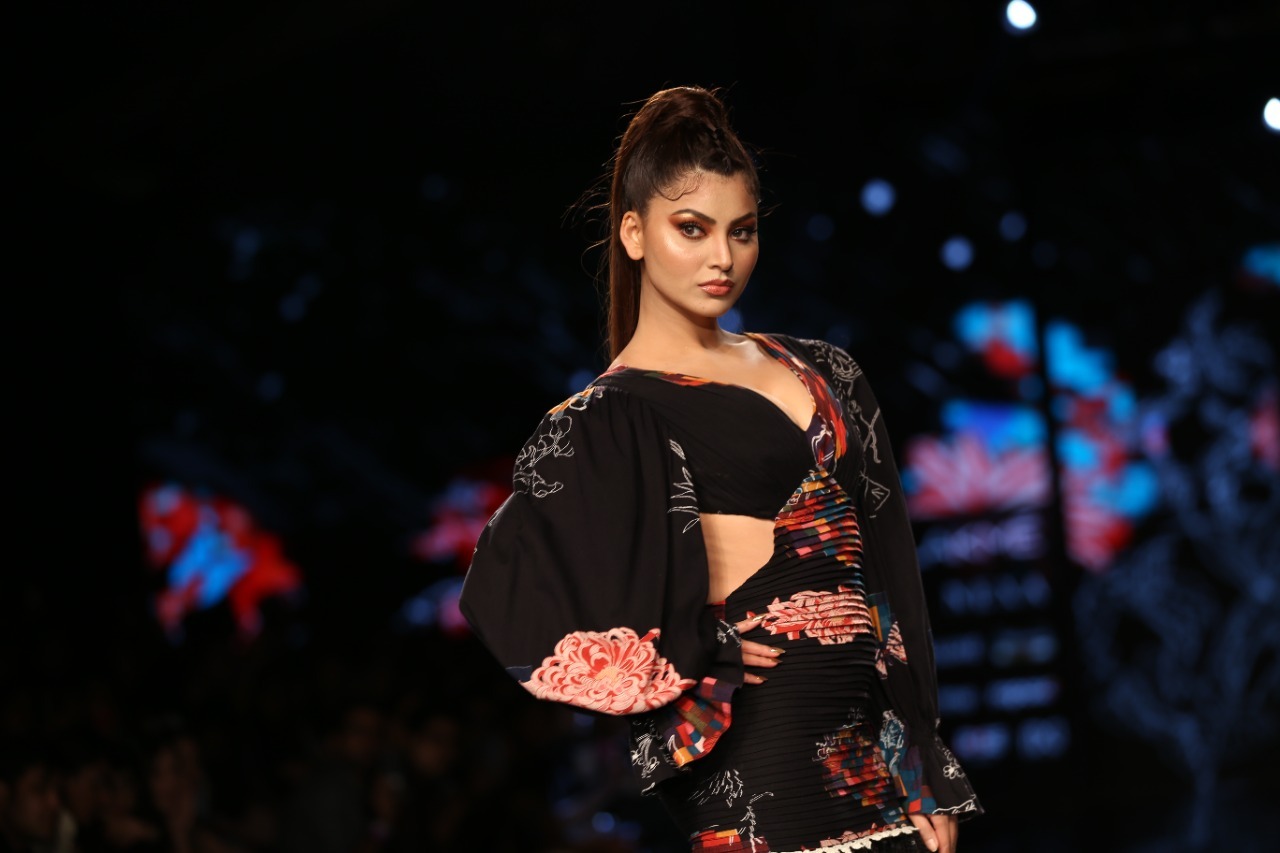 Urvashi Rautela Show Stopper at Lakme Fashion Week 2022
