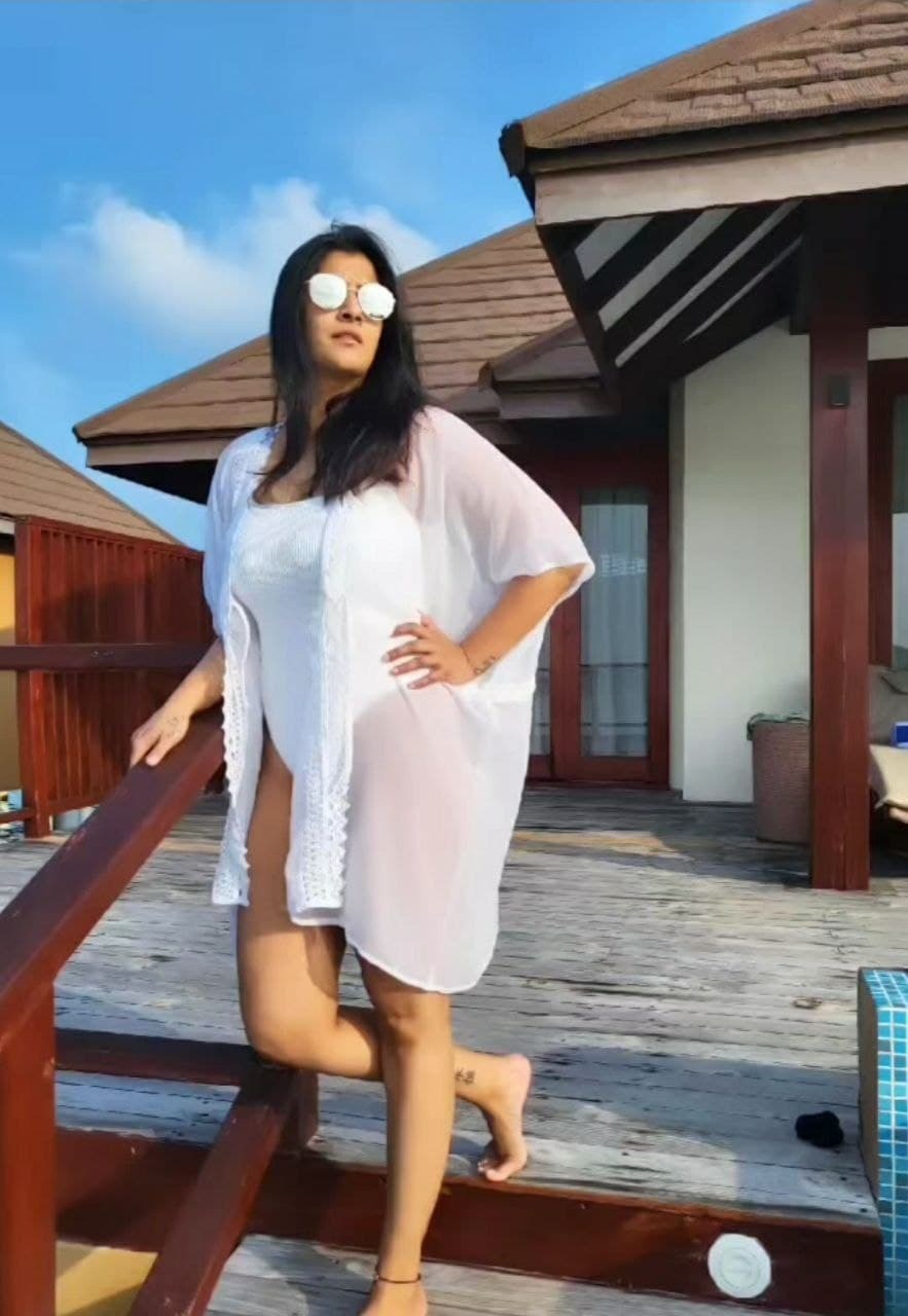 Varalaxmi Sarathkumar: బికినీలో ఘాటైన రచ్చ.. జయమ్మ మామూలు షాక్ ఇవ్వలేదుగా..