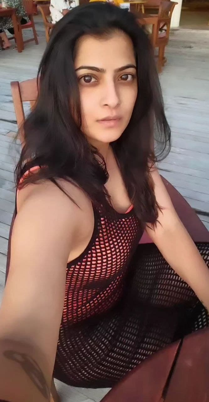  Varalaxmi Sarathkumar: బికినీలో ఘాటైన రచ్చ.. జయమ్మ మామూలు షాక్ ఇవ్వలేదుగా..