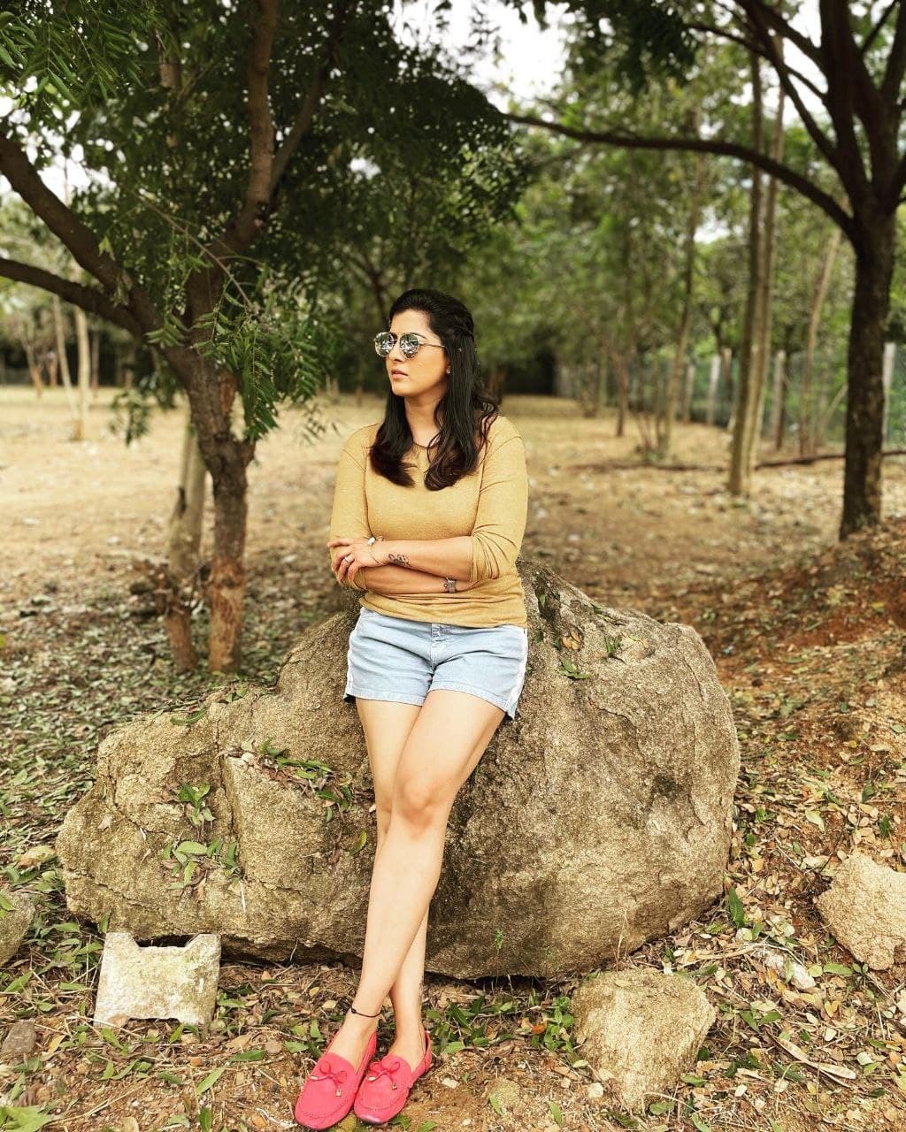  Varalaxmi Sarathkumar: బికినీలో ఘాటైన రచ్చ.. జయమ్మ మామూలు షాక్ ఇవ్వలేదుగా..