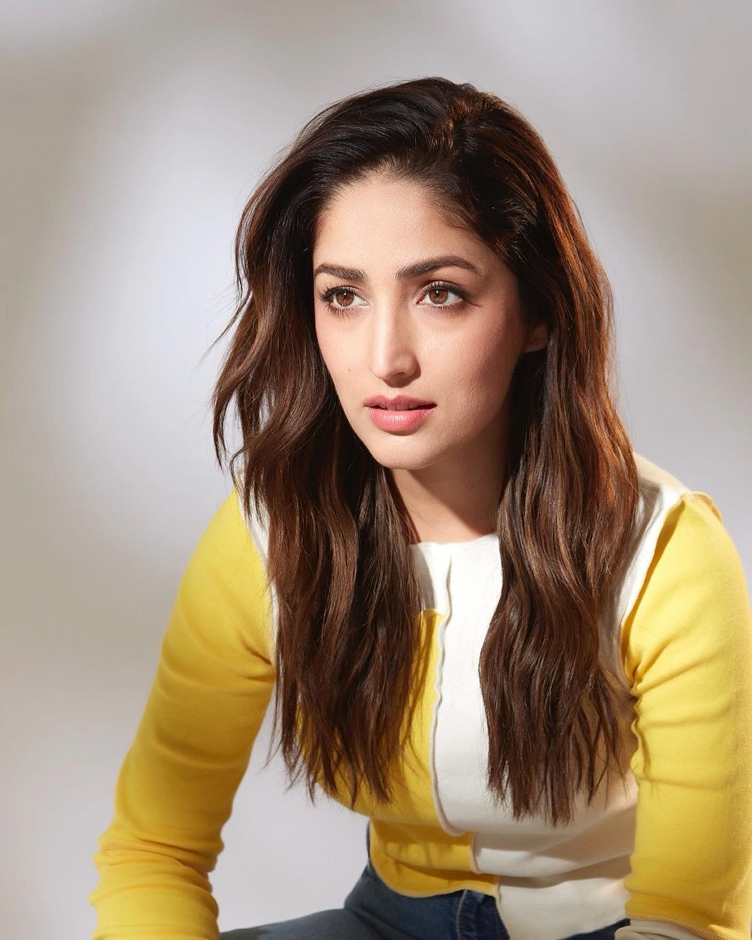Yami Gautam : పెళ్లయ్యాక ఘాటు అందాలు ఆరబోస్తూ హీట్ పెంచుతున్న యామి గౌతమ్ 