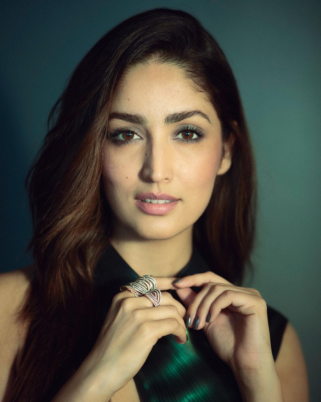 Yami Gautam : పెళ్లయ్యాక ఘాటు అందాలు ఆరబోస్తూ హీట్ పెంచుతున్న యామి గౌతమ్ 
