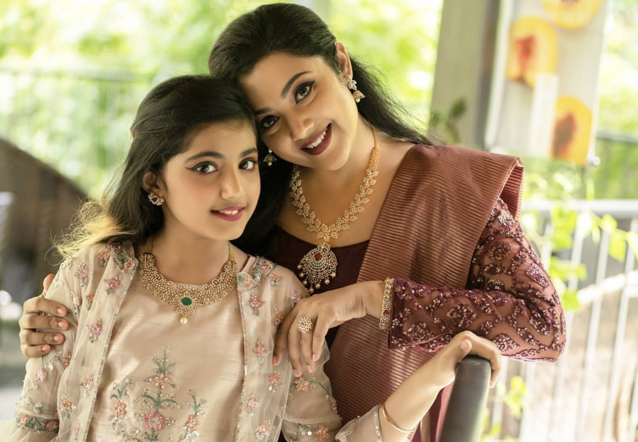 கர்ப்பமாக இருக்கும் மீனா.. புகைப்படம் பார்த்து ஷாக்கான ரசிகர்கள்!