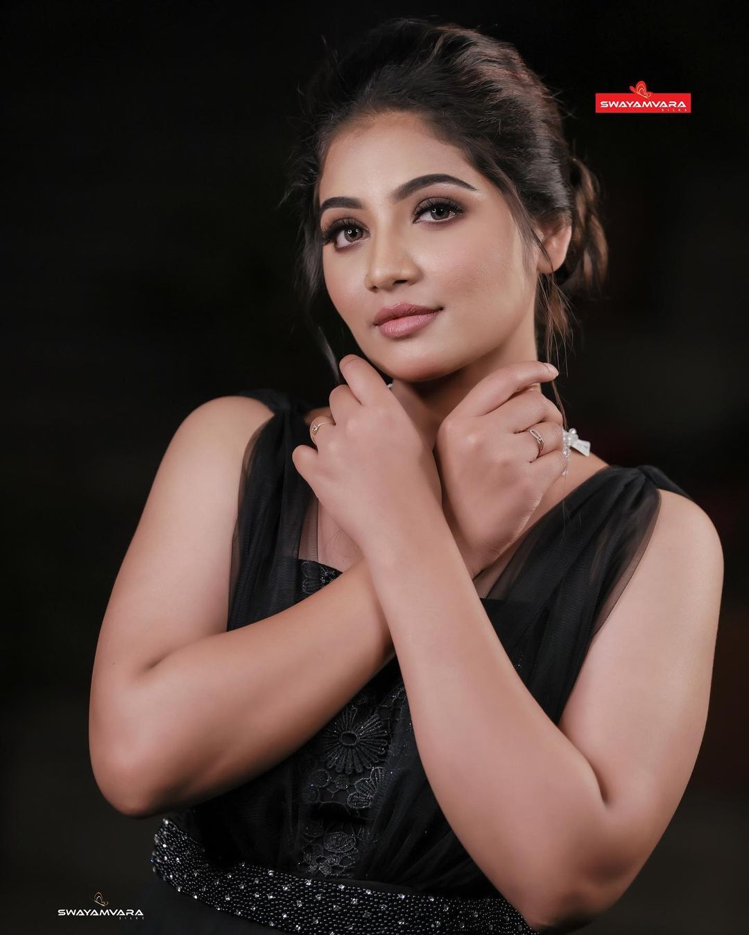 കറുപ്പഴകിൽ മിന്നി അൻഷിത അക്ബർഷാ, മനോഹര ചിത്രങ്ങൾ കാണാം
