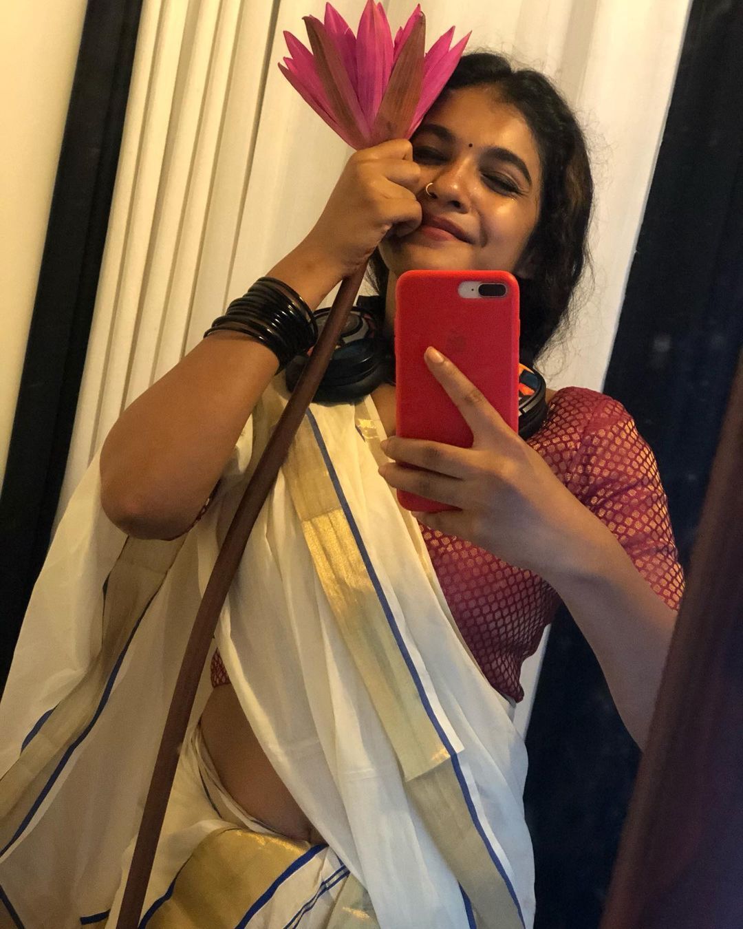 സാരിയിൽ ക്യൂട്ട് ആയി സിത്താര വിജയൻ, ചിത്രങ്ങൾ കാണാം