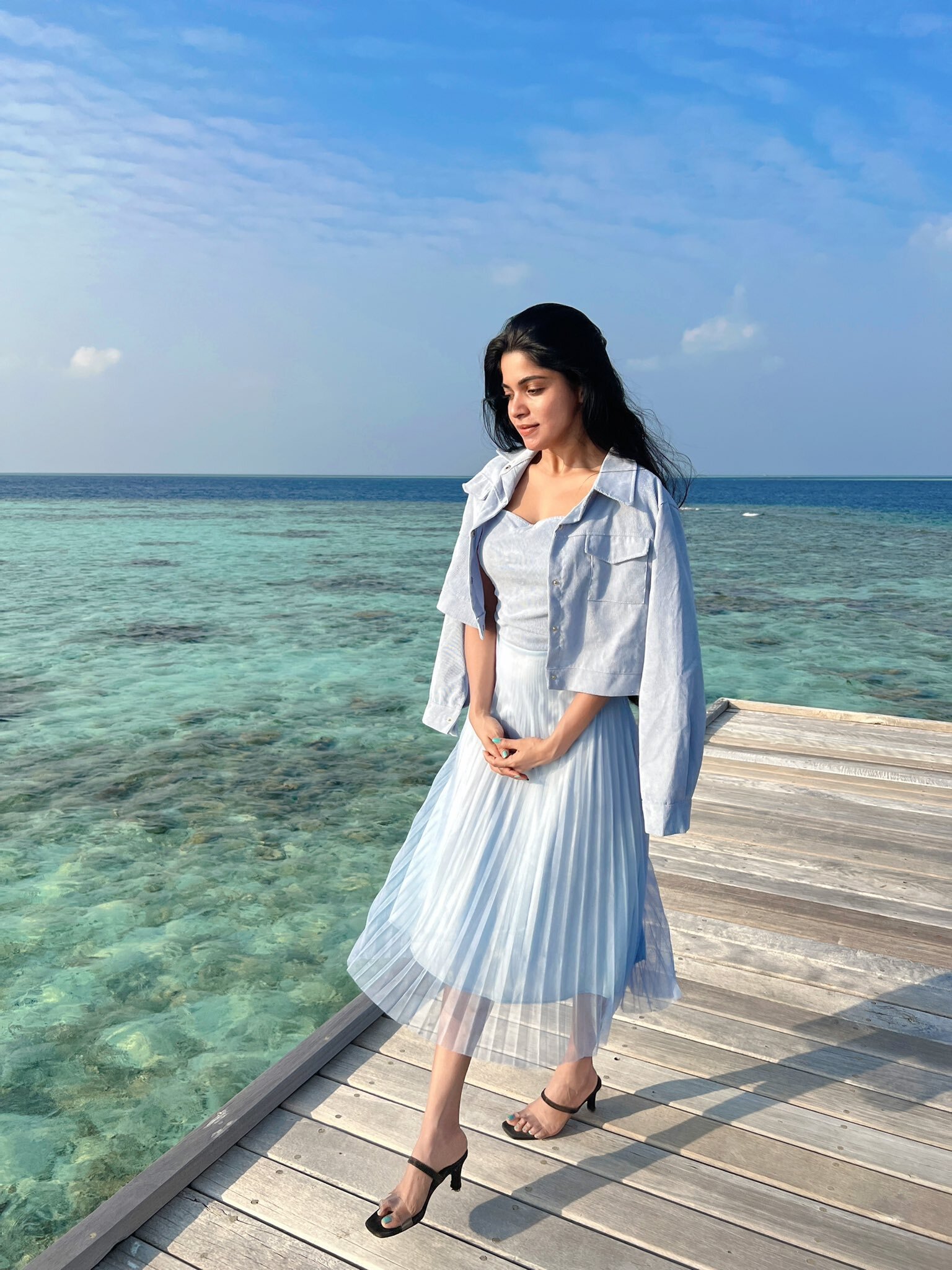 ஸ்லீவ்லெஸ் டாப்பில் சிறப்பான போஸ்... திவ்யபாரதியின் வேற லெவல் போட்டோஸ்