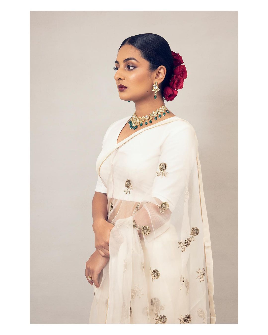 பாபநாசம் பாப்பா எஸ்தர் அனில்...கவர்ச்சியில் ஹீரோயினை மிஞ்சி விட்டாரே !