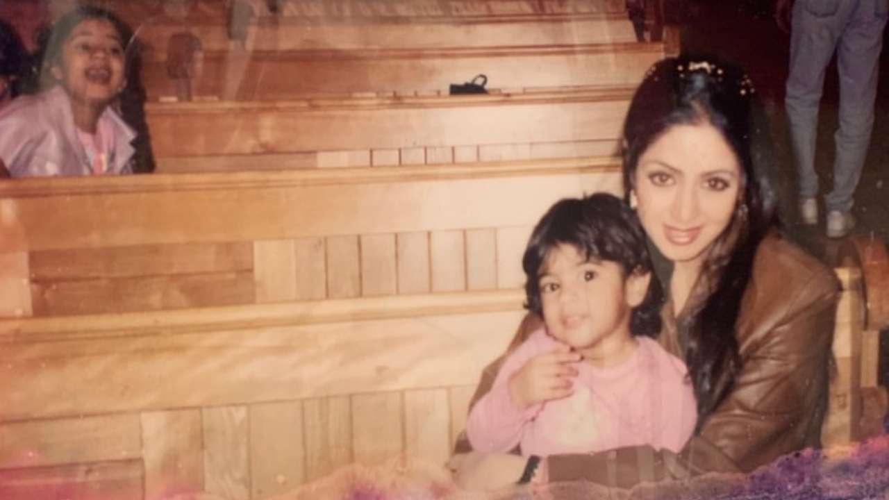 Janhvi Kapoor's Childhood Pictures With Sridevi That Are Totally Unmissable