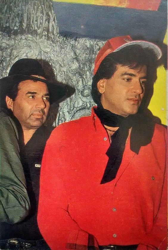 Jeetendra's Rare Pictures Which Will Give You Major Nostalgia Bytes