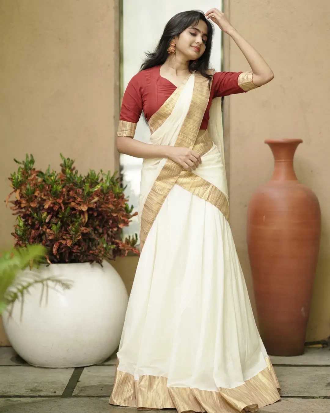 കേരള സാരിയില്‍ നാടന്‍ ലുക്കില്‍ ദേവിക സഞ്ജയ്, ചിത്രങ്ങൾ കാണാം