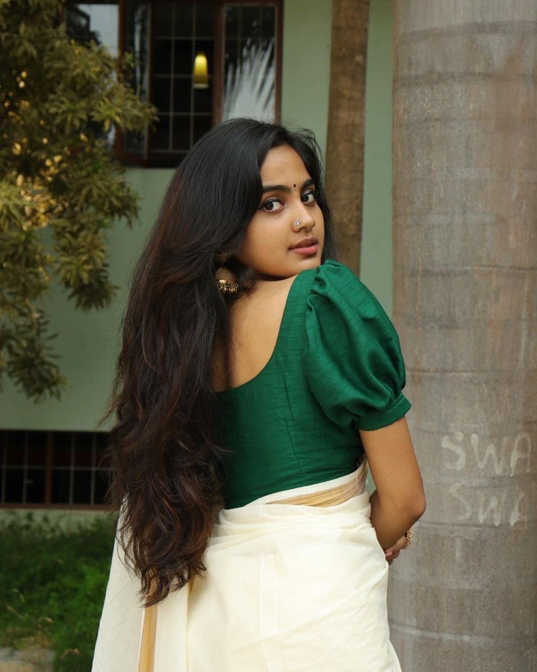 കേരള സാരിയില്‍ നാടന്‍ ലുക്കില്‍ ദേവിക സഞ്ജയ്, ചിത്രങ്ങൾ കാണാം