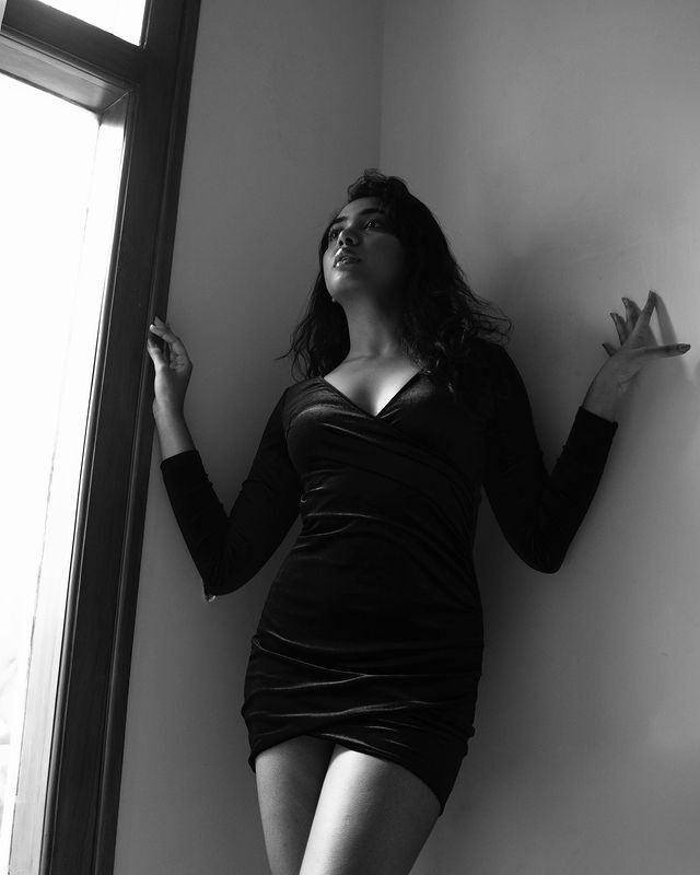 Shivathmika Rajashekar : బర్త్ డే హాట్ ట్రీట్.. పొట్టి బట్టల్లో ఘాటెక్కిస్తున్న శివాత్మిక 