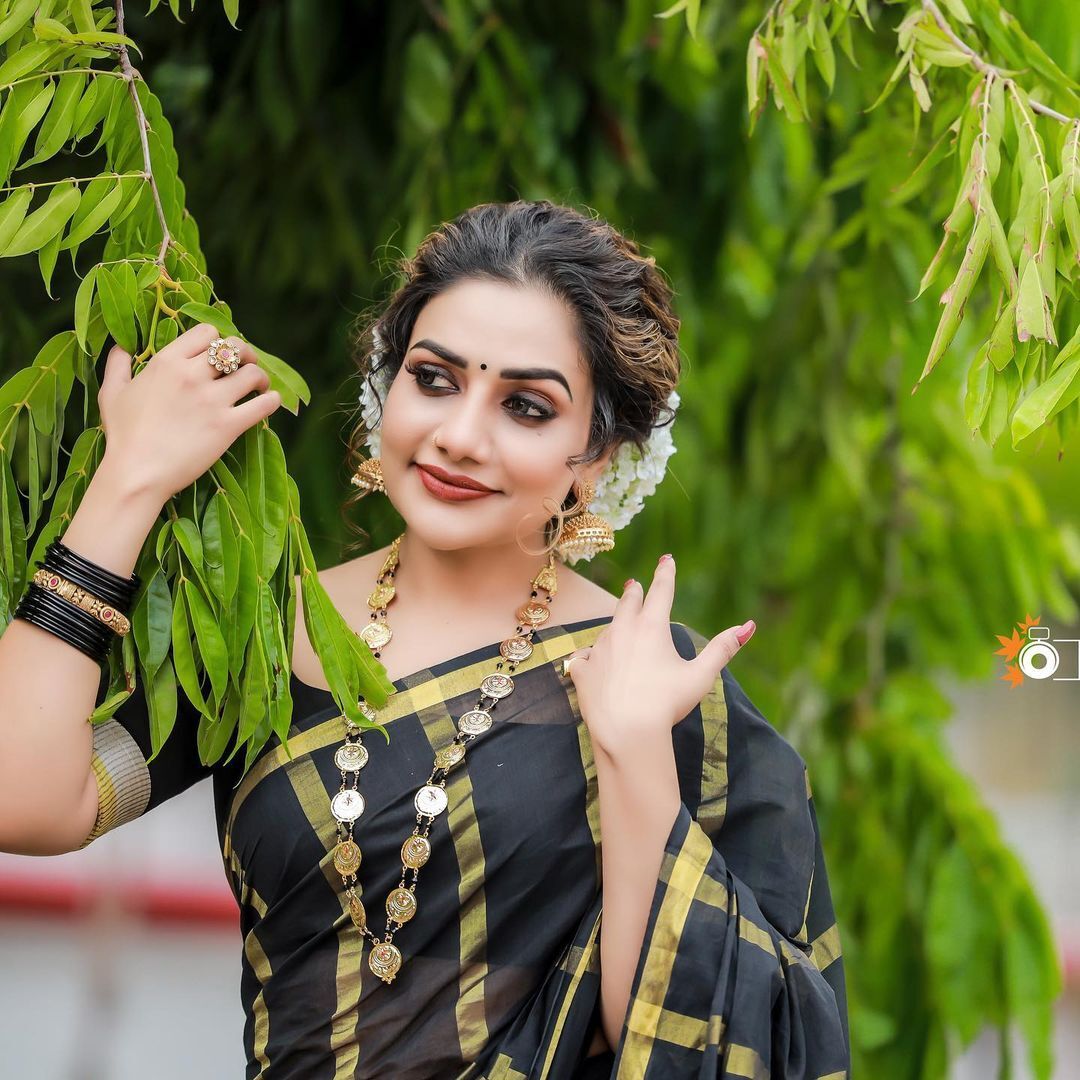 എന്തൊരു മാറ്റമാണ്, വീണ്ടും സാരി അഴകിൽ സുന്ദരിയായി ഗായിക റിമി ടോമി