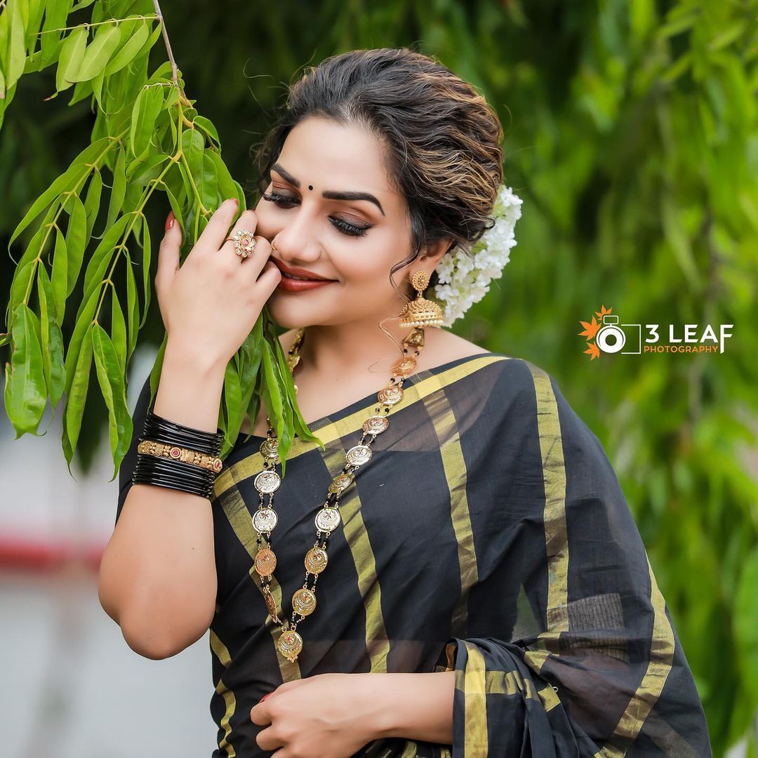 എന്തൊരു മാറ്റമാണ്, വീണ്ടും സാരി അഴകിൽ സുന്ദരിയായി ഗായിക റിമി ടോമി
