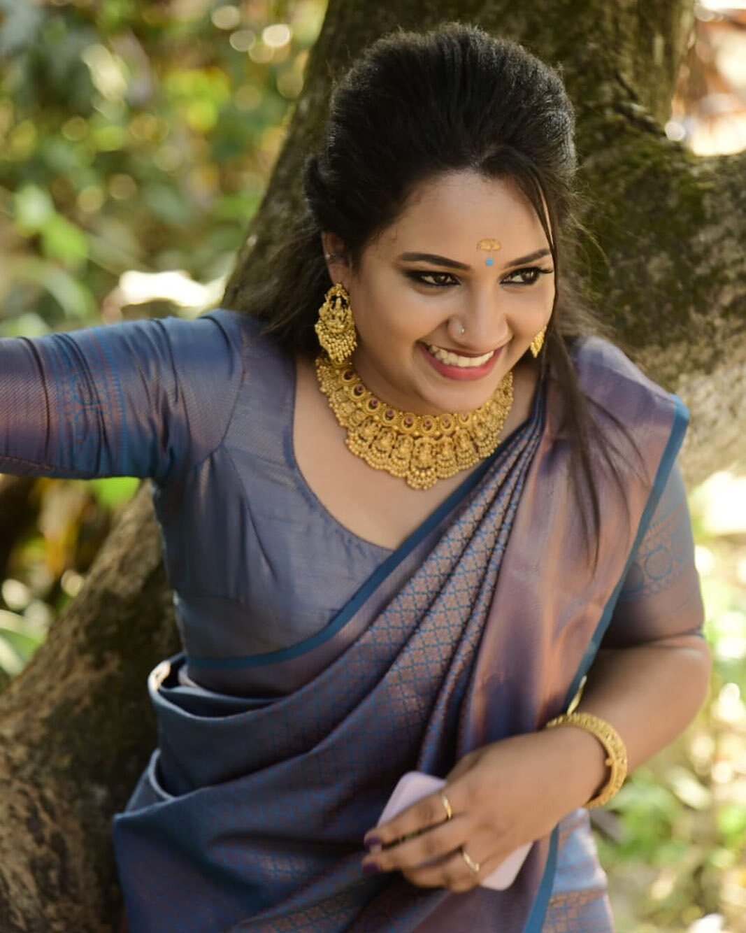 പട്ട് സാരിയില്‍ സുന്ദരിയായി പ്രതീക്ഷ, പുതിയ ചിത്രങ്ങള്‍ നോക്കൂ