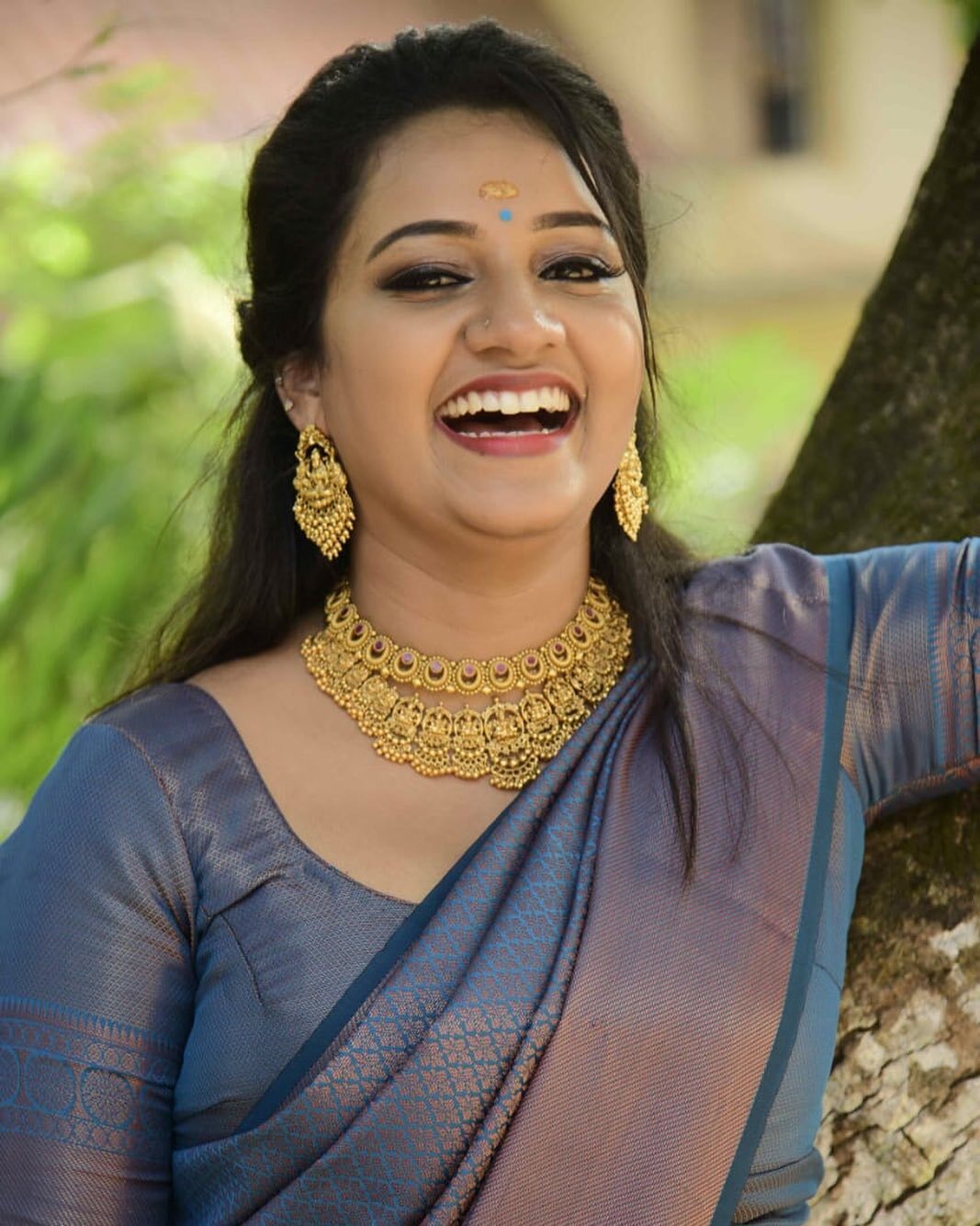 പട്ട് സാരിയില്‍ സുന്ദരിയായി പ്രതീക്ഷ, പുതിയ ചിത്രങ്ങള്‍ നോക്കൂ
