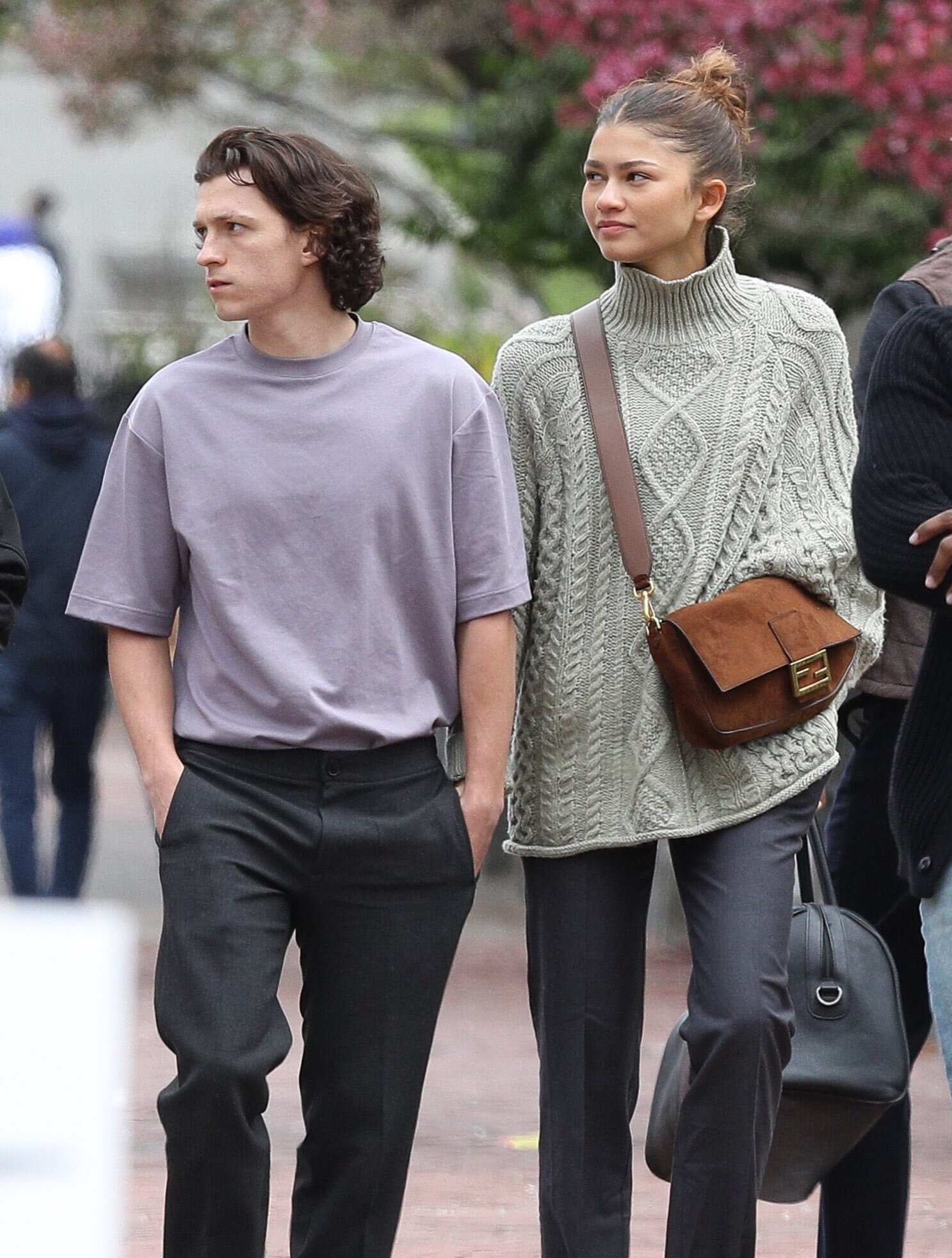 Zendaya And Tom Holland Spotted Taking A Stroll Holding Hands - Filmibeat