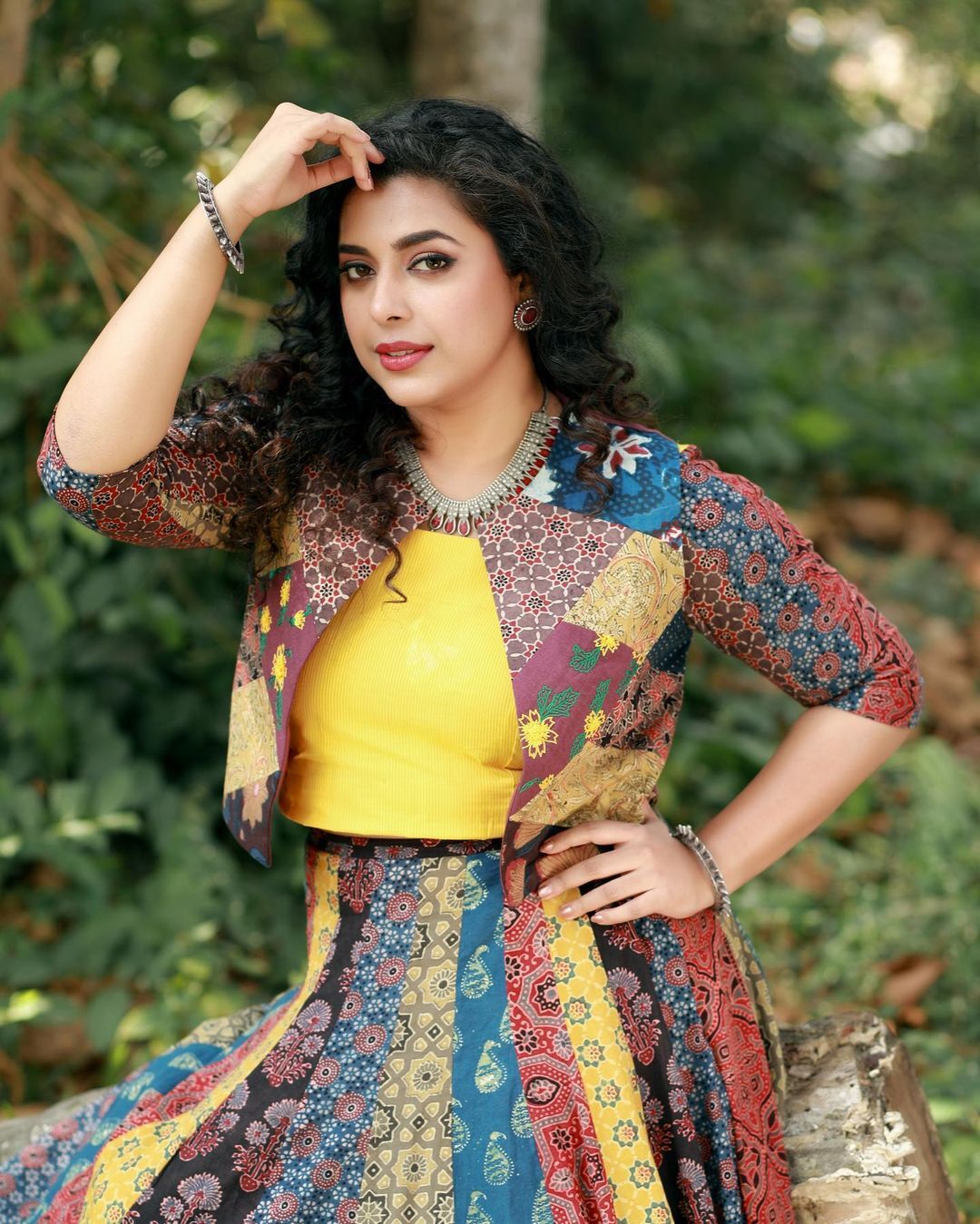 കുറേ എനര്‍ജി, കുറേ സന്തോഷം, കിടിലന്‍ ഔട്ട്ഫിറ്റില്‍ ജുവല്‍ മേരി 