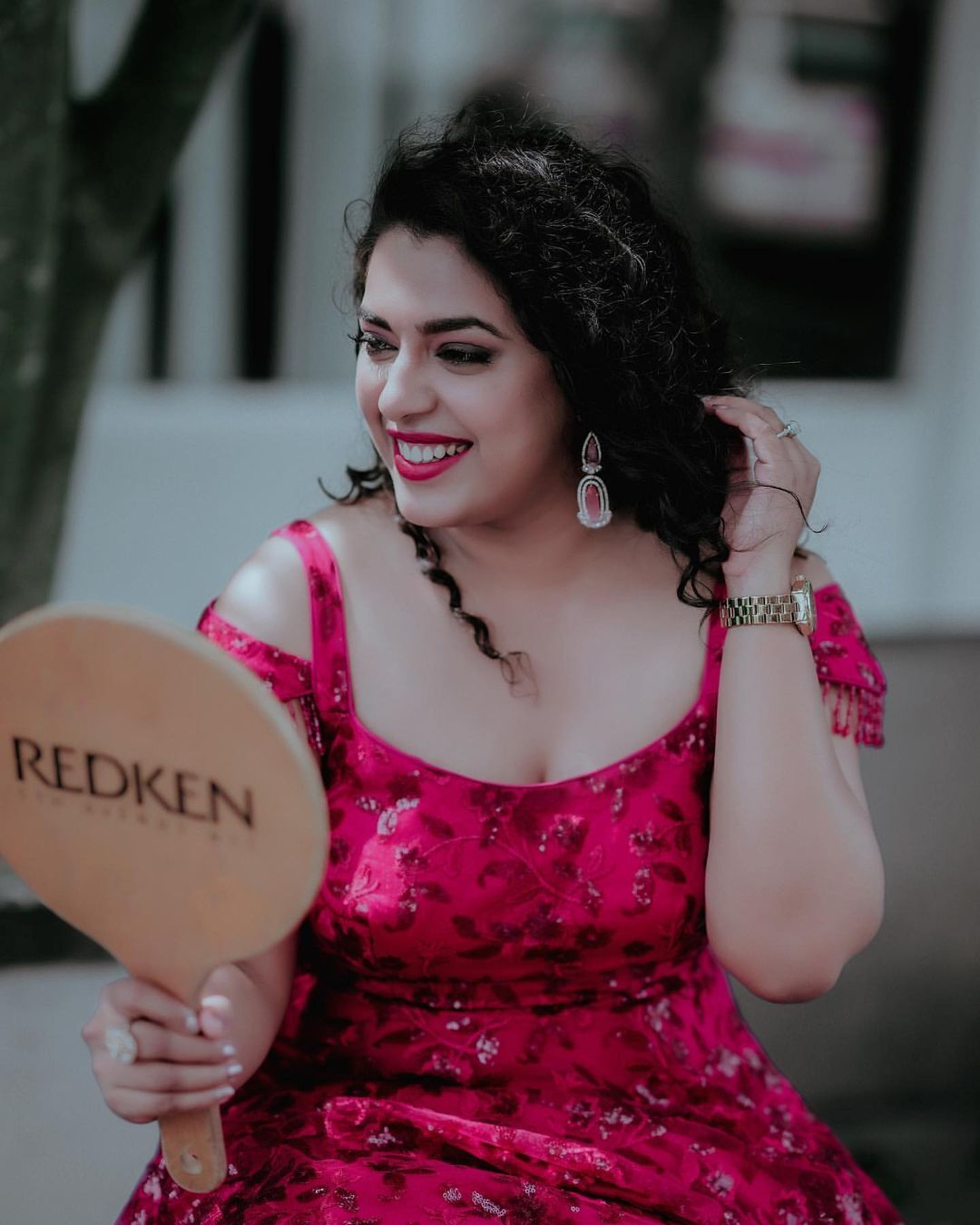 കുറേ എനര്‍ജി, കുറേ സന്തോഷം, കിടിലന്‍ ഔട്ട്ഫിറ്റില്‍ ജുവല്‍ മേരി 