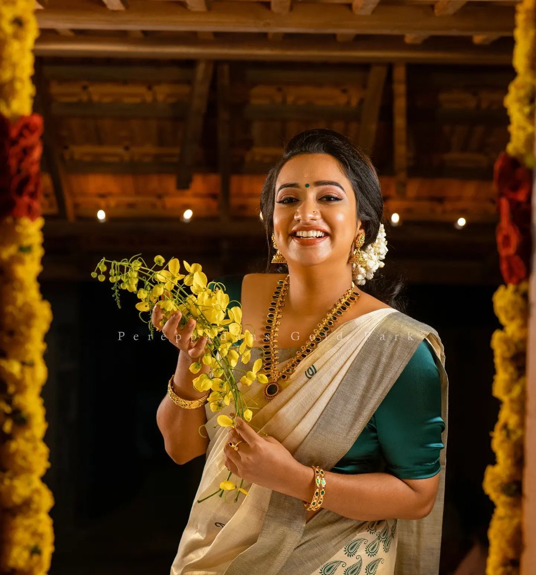 വെള്ളയില്‍ സുന്ദരിയായി ഗൗരി കൃഷ്ണ, ചിത്രം വൈറലാവുന്നു