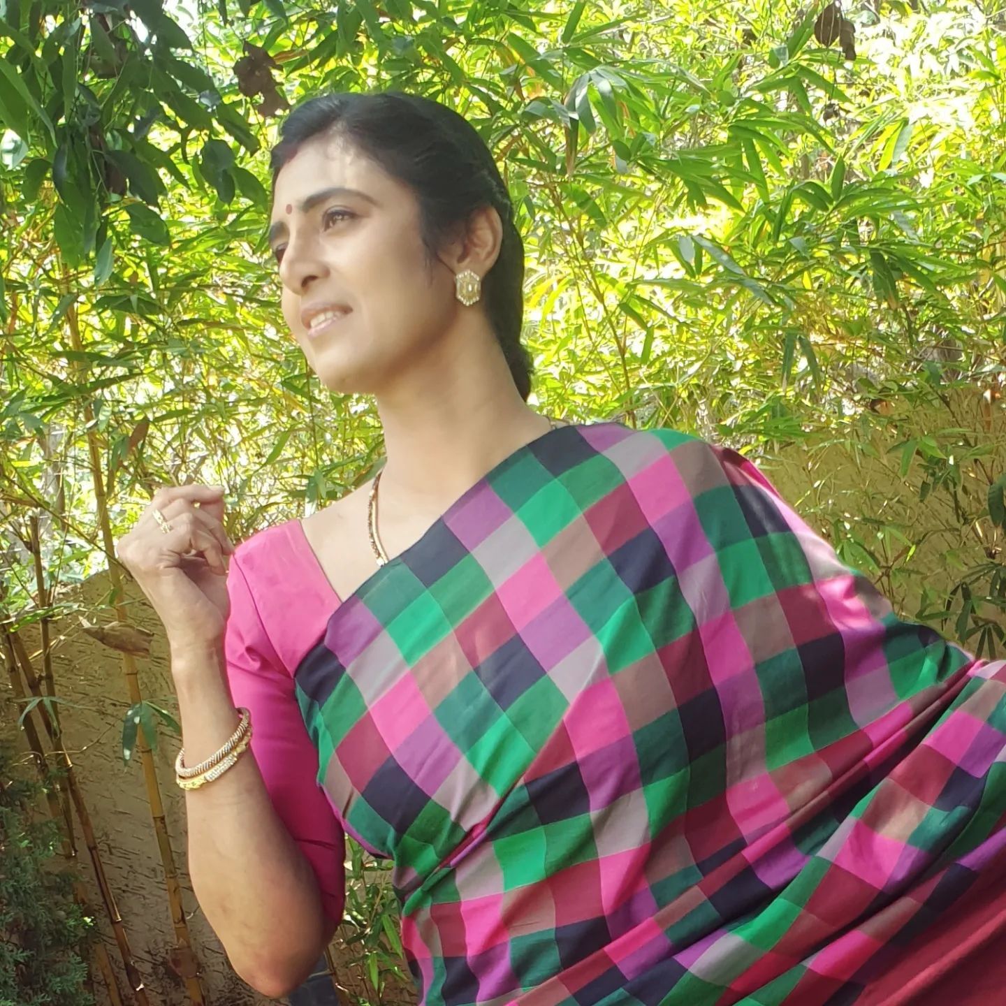 அச்சச்சோ...ஏன் இந்த விபரீத முடிவு...திடீரென கவர்ச்சிக்கு மாறி இணையத்தை திணறடித்த கஸ்தூரி போட்டோஸ்